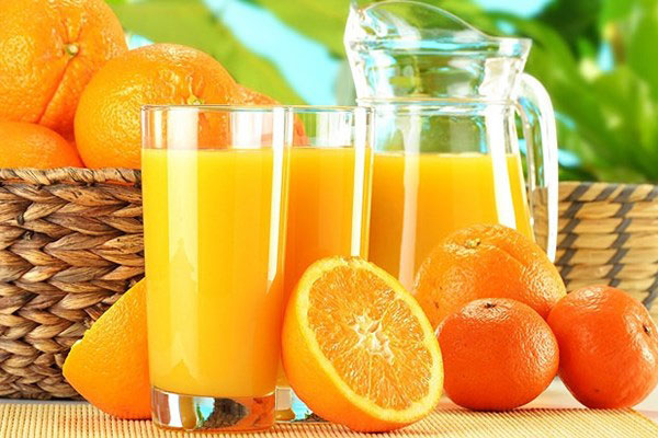 Ai kh&#xF4;ng n&#xEA;n u&#x1ED1;ng n&#x1B0;&#x1EDB;c cam?