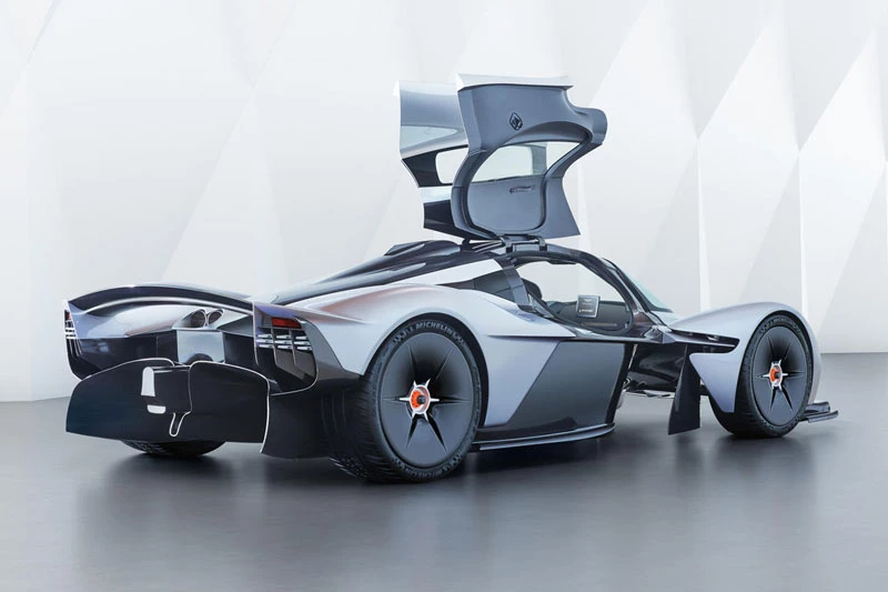 =6. Aston Martin Valkyrie (vận tốc tối đa: 402 km/h).