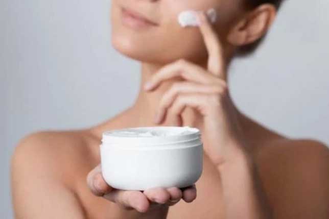 6 “khung giờ vàng” để thoa kem dưỡng da tốt nhất trong ngày chị em cần ghi nhớ