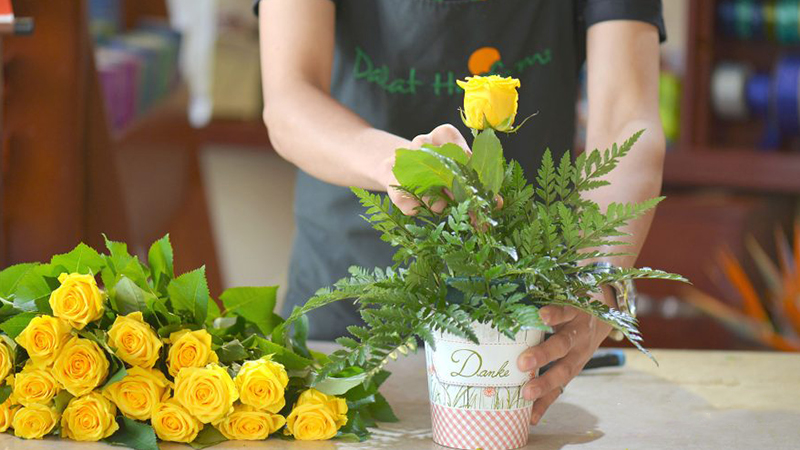 Mẹo giúp bạn cắm hoa tươi lâu ngày Tết