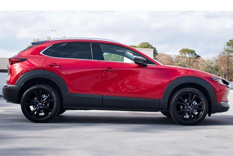 2. Mazda CX-30 (giá: 22.500-34.700 USD).