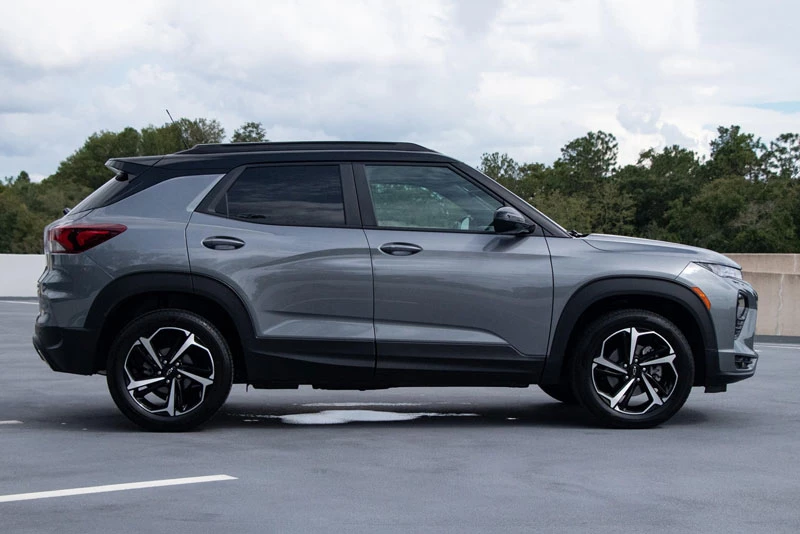 5. Chevrolet Trailblazer (giá: 21.800-27.400 USD).