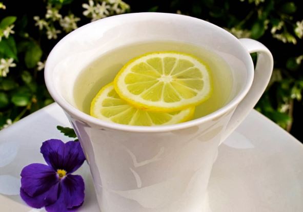 Nếu không uống nước chanh ấm mỗi ngày bạn sẽ hối hận cả đời
