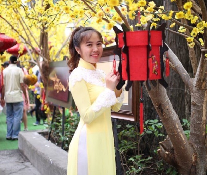 Vui buồn chợ hoa miền Tây