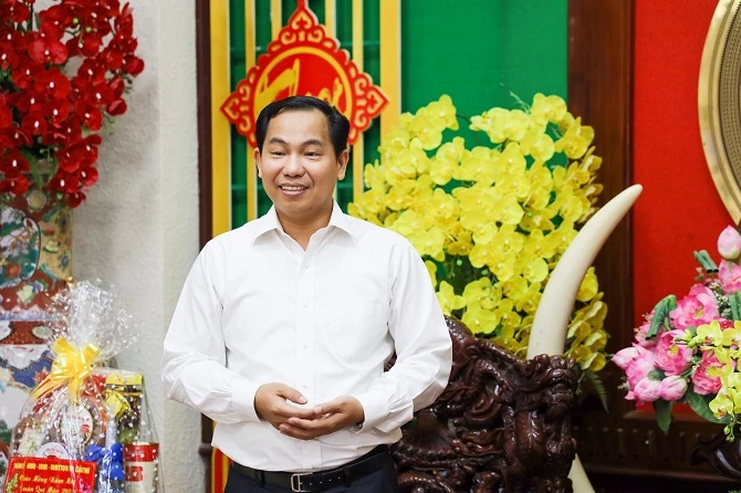 Ông Lê Quang Mạnh, Ủy viên Trung ương Đảng, Bí thư Thành ủy, Trưởng đoàn đại biểu Quốc hội TP Cần Thơ chúc mừng năm mới lực lượng Công an TP Cần Thơ 