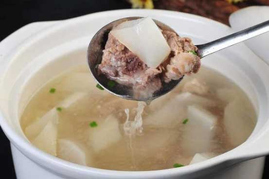 Hầm nước xương bị đục: Mách chị em cách làm nước trong trở lại, vị ngọt thanh, không hôi