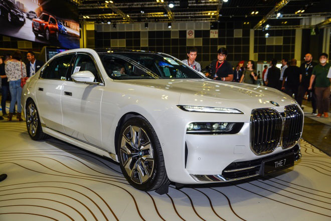 Cận cảnh BMW 7-Series G70 - Đối thủ của Merceds-Benz S-Class, Audi A8