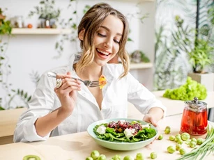 4 nguyên tắc ăn tối để khỏe mạnh mà vẫn giảm cân