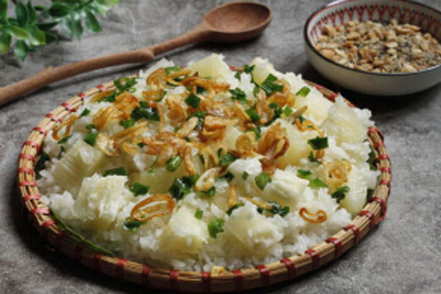 Cách nấu xôi sắn đơn giản nhất bằng nồi cơm điện: Thơm ngon, béo ngậy không kém ngoài hàng