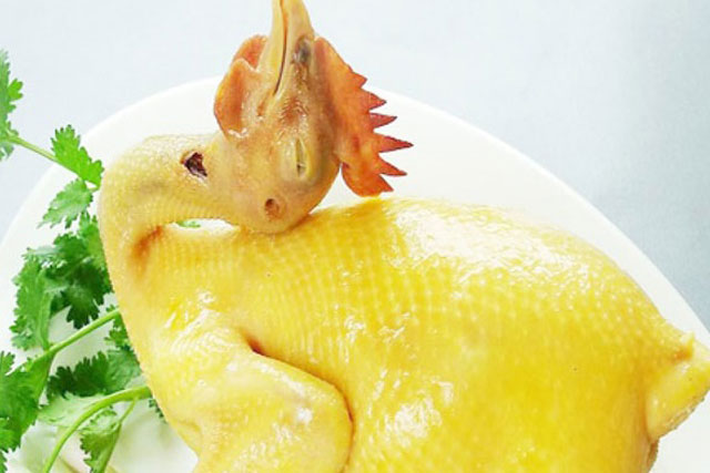 Luộc gà không cần nước theo cách này vẫn chín đều, thịt ngọt và thơm, không lo bị cháy