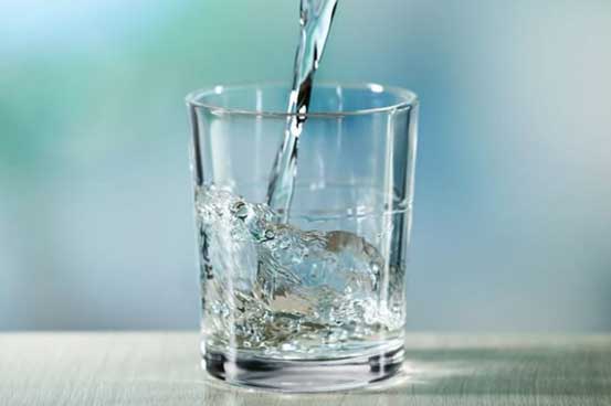 Ngày càng nhiều người thận yếu, bị các bệnh về thận vì 6 thói quen uống nước lọc sai mỗi ngày