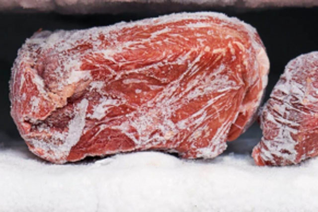 Thịt lấy từ ngăn đá đông cứng như gạch, cho vài giọt này chỉ 5 phút là thịt mềm, tươi như mới