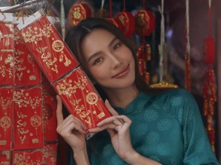 Thùy Tiên dạo phố Tết Sài Gòn với áo dài truyền thống