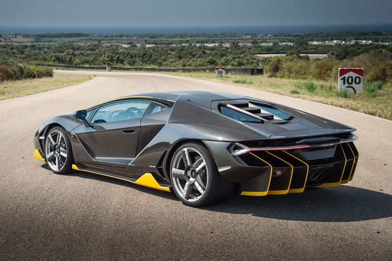 =8. Lamborghini Centenario (giá: 2,2 triệu USD).