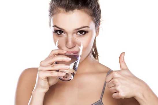 Điều gì sẽ xảy ra nếu bạn uống 1 cốc nước sau khi thức giấc?