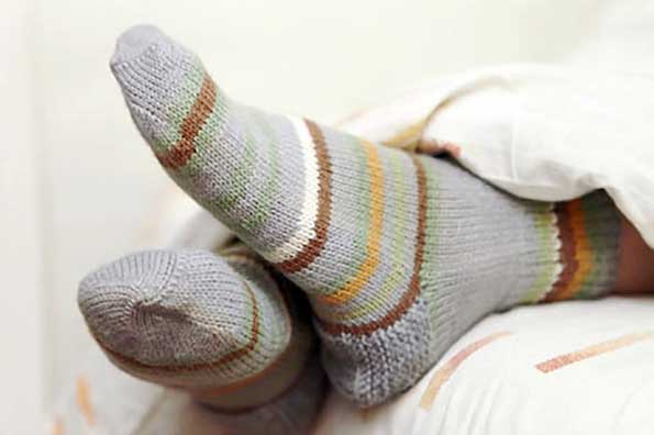 5 thứ nên cởi ra, 4 thứ nên mặc vào khi ngủ: Giúp ngủ ngon, lưu thông máu, khỏe đẹp từ bên trong