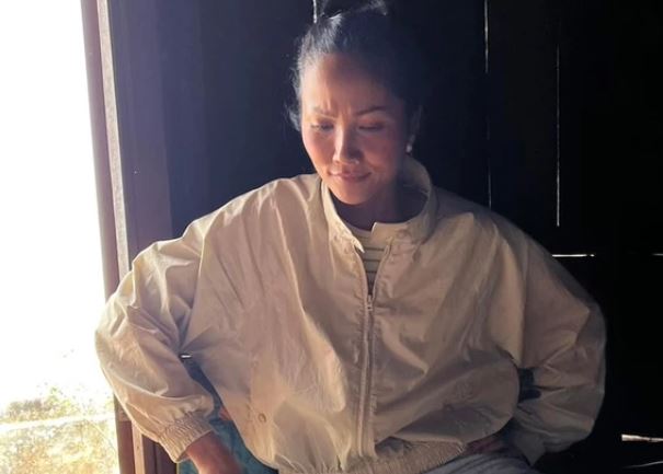 Đầu năm H'Hen Niê đã đau đầu vì tiền nhưng sao dân tình lại cười nắc nẻ?