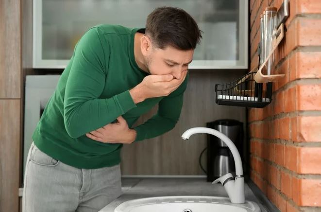 Uống rượu nôn ra máu là bệnh gì?