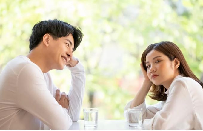 Mùng Một, bố tôi uể oải ngồi tiếp khách vì con rể tương lai quá vô tư