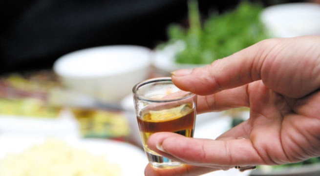 Mẹo uống rượu ngày Tết không bị say bạn buộc phải nhớ