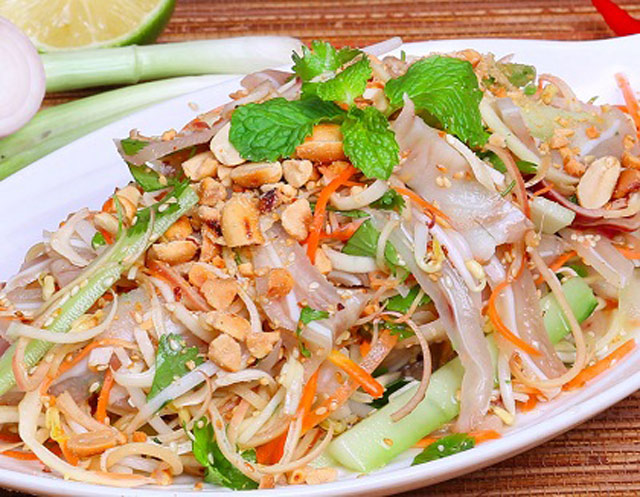 Cách làm nộm xoài xanh tai heo ngon giòn