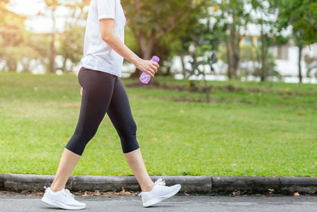 Người sống thọ đều có 4 dấu hiệu này khi đi bộ, ai có đủ thật đang chúc mừng
