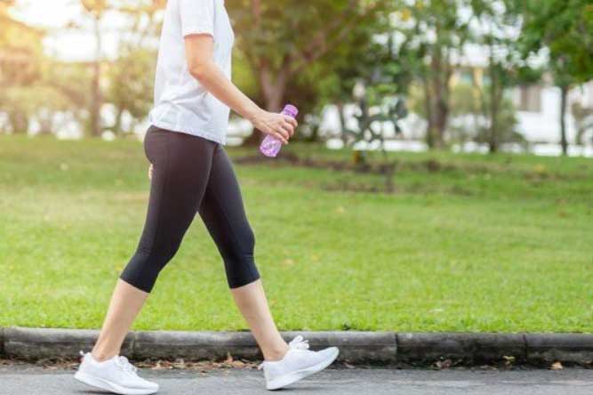 Đi bộ sau bữa tối có nhiều lợi ích nhưng 5 nhóm người này chớ nên thực hiện