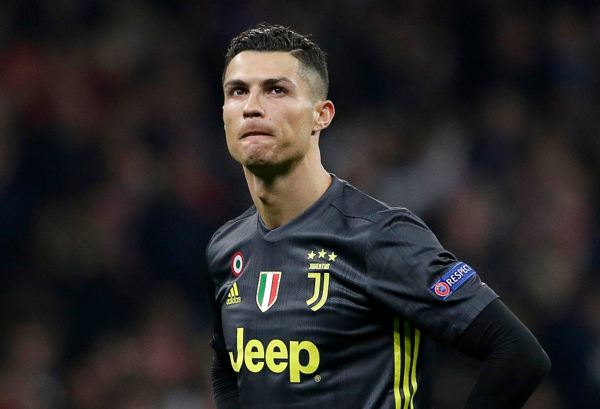 Ronaldo có thể bị cấm thi đấu 1 tháng vì bê bối của Juventus