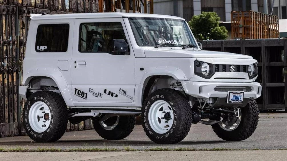 suzuki jimny noi bat hon voi goi do ngoai that hinh 3