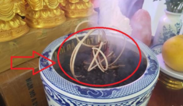 Bát hương bỗng nhiên có dấu hiệu này là điềm báo bất ổn, cẩn thận mất sạch tiền của