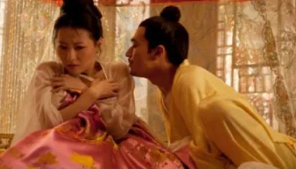 Các cụ bảo: ''Canh ba chớ tham dục'', nửa câu sau quan trọng hơn nhưng ít người làm được