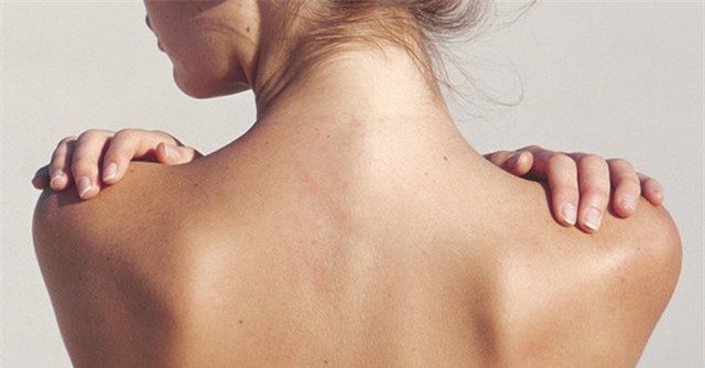 Lý do da vùng lưng của bạn không được mịn màng