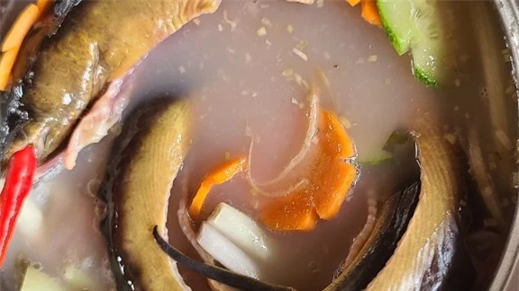 Lươn đồng U Minh nấu canh chua trái giác