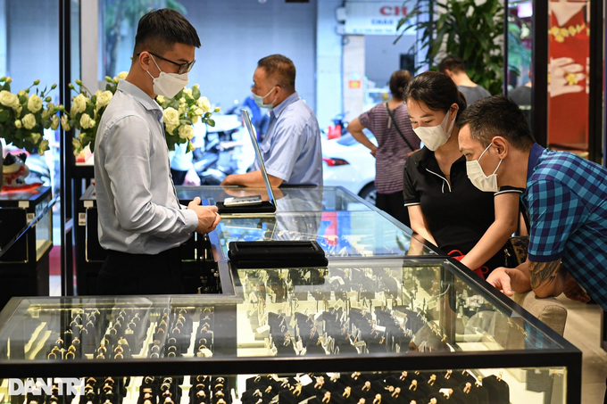 Phân vân có nên gom mua vàng chờ ngày vía Thần tài