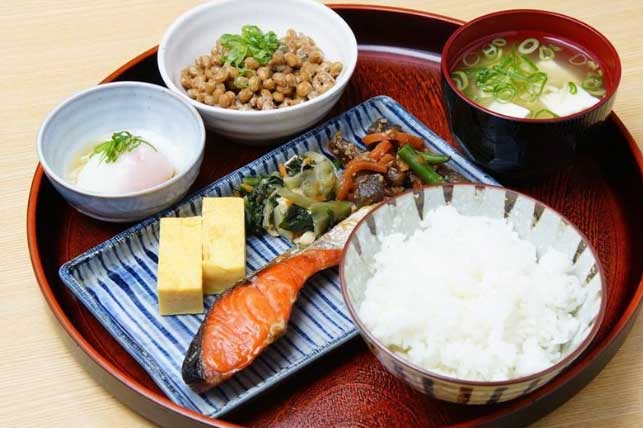 Người Nhật 'lười' tập thể dục nhưng vẫn ít bệnh, sống thọ nhất thế giới: Bí quyết hóa ra rất đơn giản