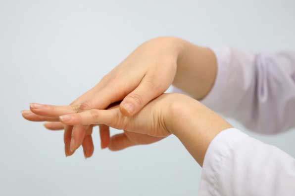 5 dấu hiệu cảnh báo cơ thể thiếu canxi trầm trọng, chị em đừng chủ quan