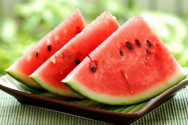Dưa hấu mát - bổ nhưng khi ăn cần tránh làm 6 việc để không gây hại sức khỏe