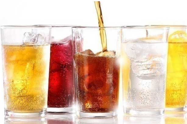 Sai lầm khi uống nước có gas khiến bạn rước bệnh vào người