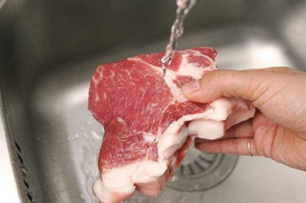 6 loại thực phẩm rửa trước khi nấu làm mất sạch dinh dưỡng lại rước thêm vi khuẩn