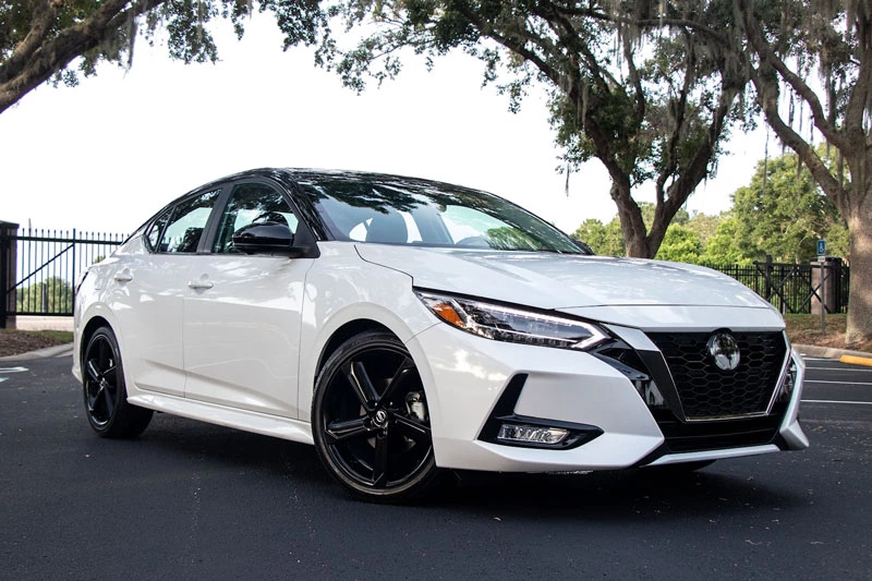 1. Nissan Sentra 2022 (giá khởi điểm: 19.950 USD).