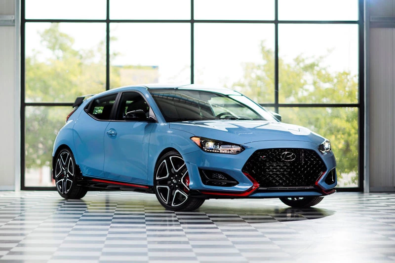 4. Hyundai Veloster N 2022 (giá khởi điểm: 33.545 USD).