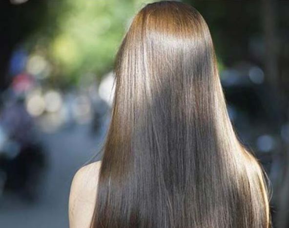 Tóc mềm mượt lạ kì khi gội đầu bằng nước có gas