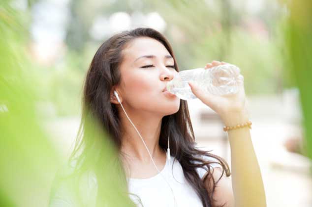 Uống nước theo cách này gây hại cho gan thận của bạn