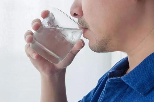 Uống nước vào 2 thời điểm này trong ngày có tác dụng tương đương với "thuốc trường sinh"