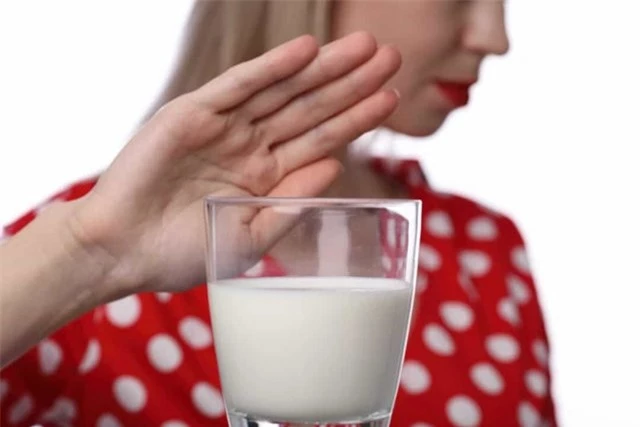 Kh&ocirc;ng dung nạp lactose&nbsp;- Đối với những người bị chứng kh&ocirc;ng dung nạp lactose, c&oacute; những sản phẩm giảm hoặc 0% lactose cho ph&eacute;p mọi người tiếp tục ti&ecirc;u thụ c&aacute;c sản phẩm từ sữa.