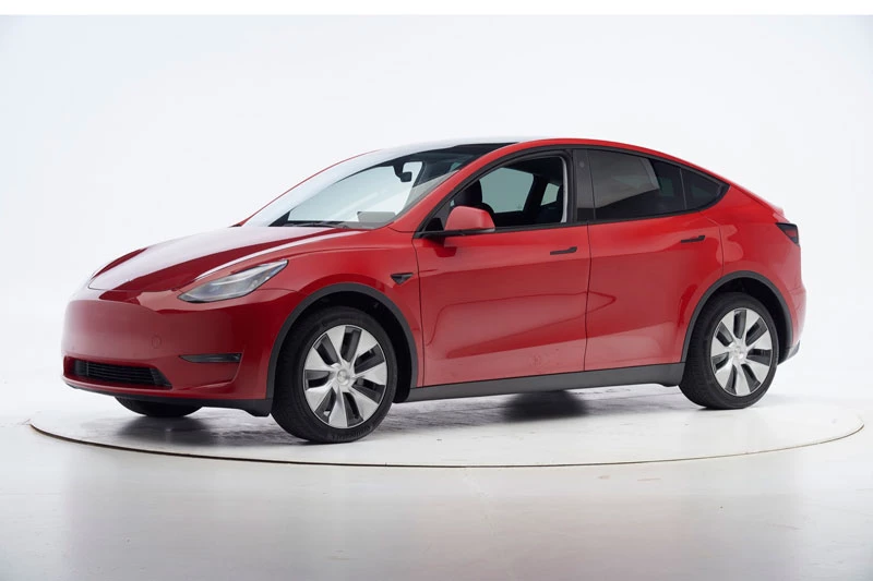 4. Tesla Model Y (doanh số: 758.605 chiếc).