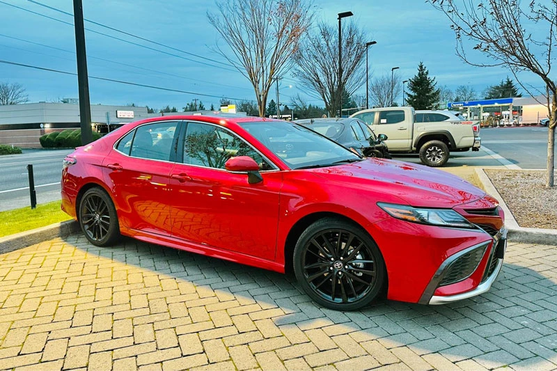 5. Toyota Camry (doanh số: 675.272 chiếc).