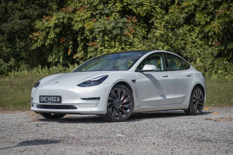 7. Tesla Model 3 (doanh số: 595.747 chiếc).