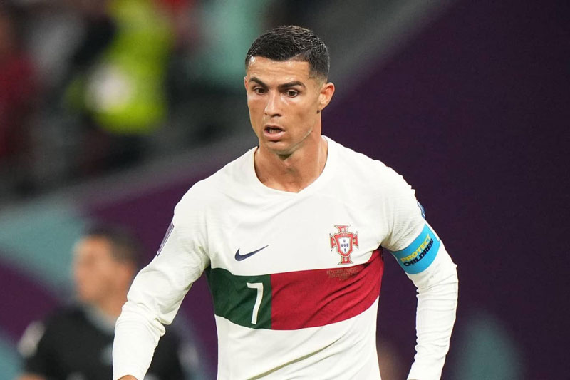 Top 100 cầu thủ xuất sắc nhất 2022: Messi đứng số 1, Ronaldo ngụp lặn