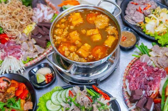 Ăn lẩu chớ dại nhúng 5 loại rau này kẻo rước độc tố vào người gây hại